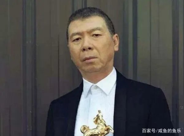 冯小刚病情加重，收入过亿却久病不医，原因是什么？