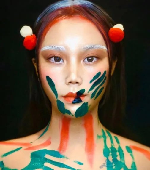 在上海的上班族想学化妆，请问学化妆多少钱啊？学化妆难不难啊？