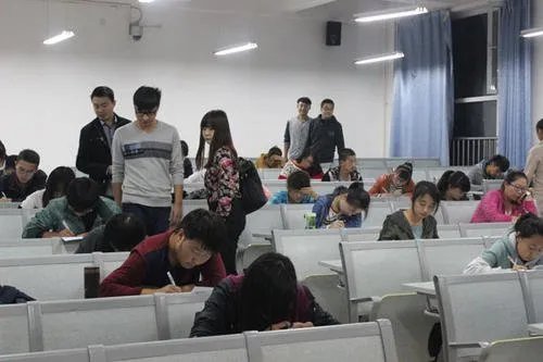 学生坠亡怪老师？对孩子心理状态疏忽的到底是谁？