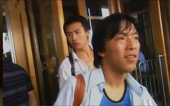 黄渤当年给杨钰莹伴舞时，会想到自己成为喜剧之王吗？