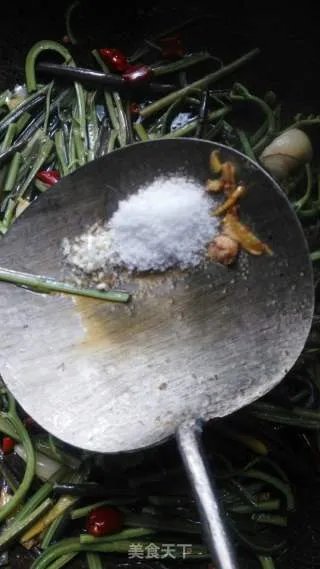 辣椒炒蕨菜