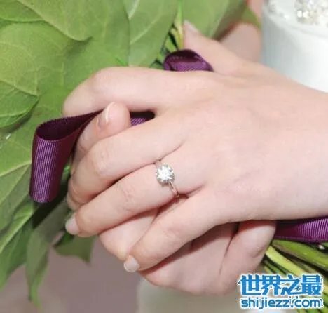 文颂娴车震出一个老公，大大方方与车震对象结婚 