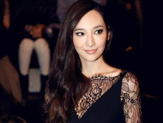 吴佩慈为嫁豪门6年连生4胎，为何41岁依然未婚 ？