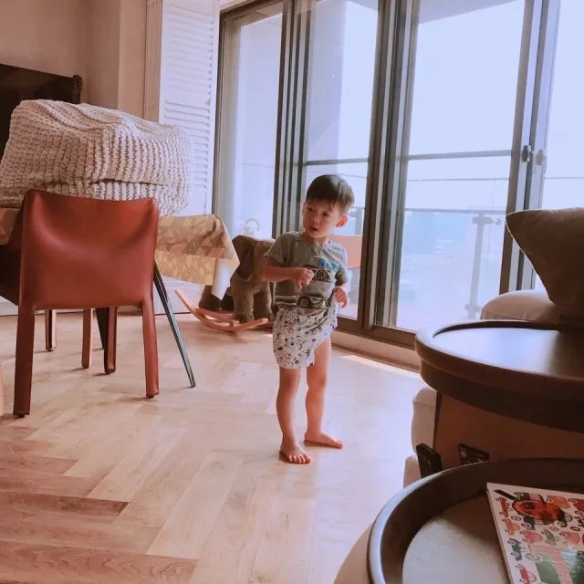 周杰伦气哭,同是养两孩为嘛范玮琪的豪宅还那么仙