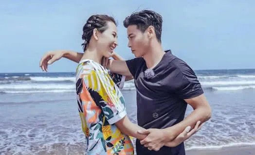 蔡少芬孕肚照曝光(组图)