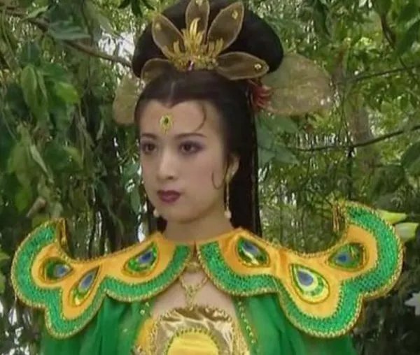 金巧巧被曝秃顶戴假发，疑似袁立曝光的，她二人是什么关系？