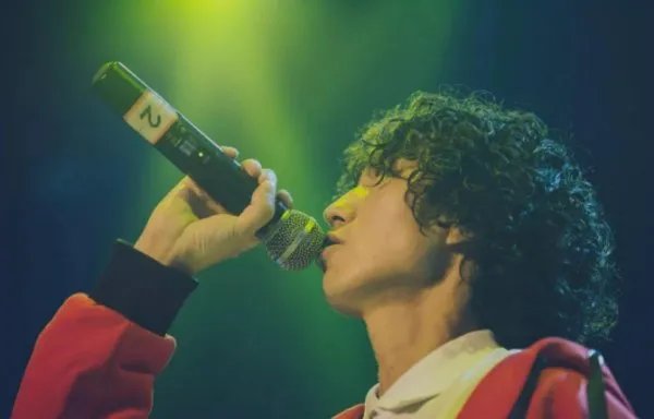 曾因一首神曲爆火，现在沦落到农村商演，庞麦郎到底经历里了什么？