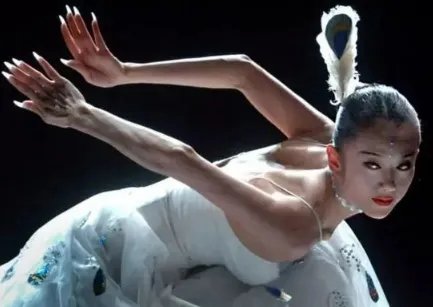 杨丽萍的豪华宫殿被查，内部肮脏不堪，网友直呼封的好，究竟咋回事？