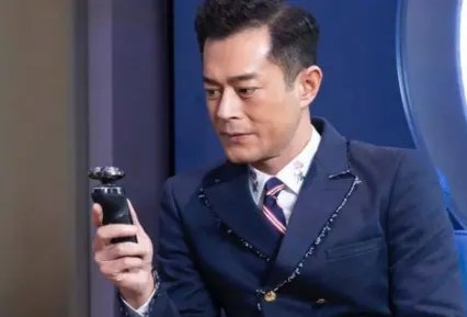 古天乐回应颈椎神经受伤病情，发文报平安称已痊愈，他的状态看上去怎么样？