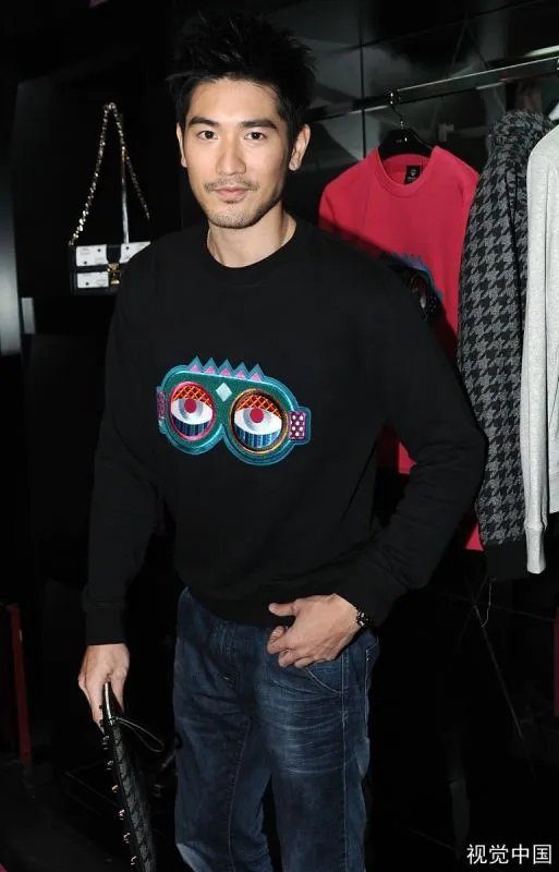 如何看待高以翔去世后女友每年为其庆生冥诞这件事呢？