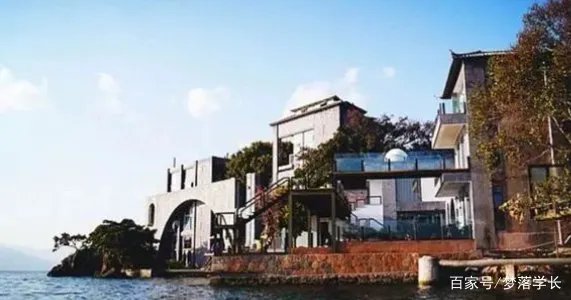 杨丽萍的豪华宫殿被查，内部肮脏不堪，网友直呼封的好，究竟咋回事？