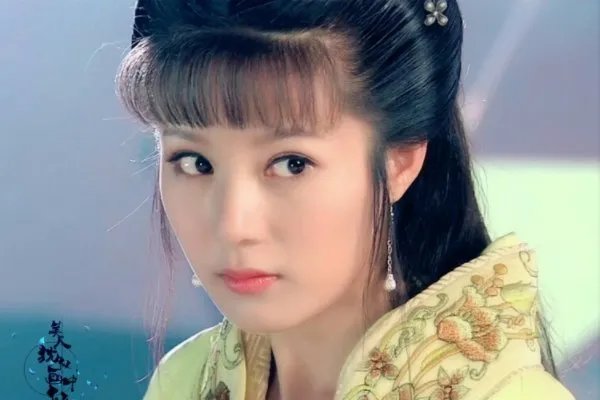 邬靖靖出道就被姑父捧红，如今的她怎样了？