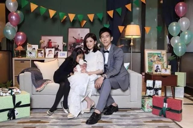 超女何洁为什么离婚了