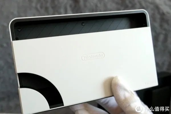 瞎摸瞎玩 篇二十八：来了来了，OLED来了——任天堂Switch OLED版本开箱与简单对比