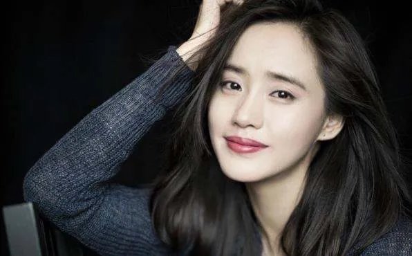 王智和王丽坤都是没有经验的人，为何只有王智淘汰了？