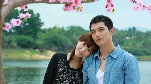 赫子铭在《爱情睡醒了》中饰演谁？