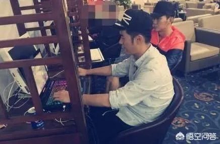 丁俊晖网吧玩游戏上热搜，娱乐圈有哪些喜欢“泡网吧”的艺人？