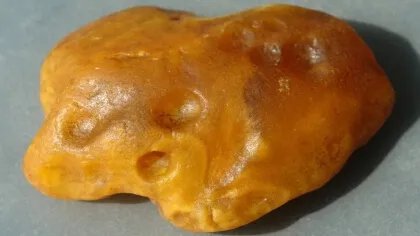 什么是蜜蜡原石