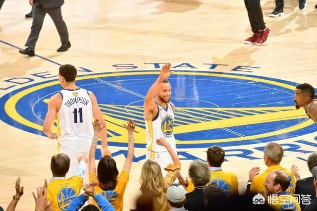 总决赛G1，怎么看裁判最后一次进攻犯规的吹罚，让骑士从天堂到地狱？