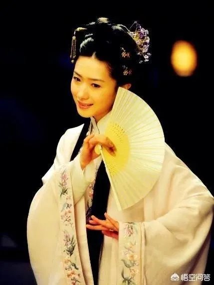 《乘风破浪的姐姐里面，为什么万茜那么受女明星的欢迎？