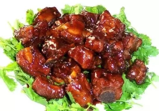 男子团购五斤排骨,煮熟后表面呈鸡皮状!这究竟是排骨还是鸡肉?如何辨别