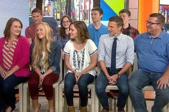 当年生7胞胎的夫妻闲杂怎样了，为什么会怀上多胞胎？