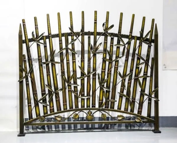 院子装铁艺护栏在选择上要注意哪些方面？