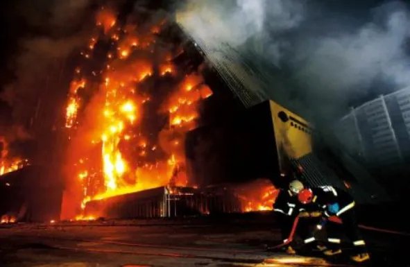 吉林一小区火灾致男童身亡，火灾发生的原因是什么