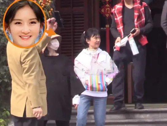 谢娜挺超大孕肚现身深圳，张杰紧随呵护爱妻，他们的感情为何一直这么好？