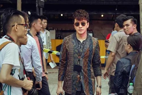 为什么翟天临学术造假风波后现身机场，无粉丝接机显冷清，生活依旧奢华?