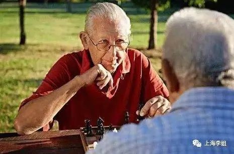 专家建议女性退休年龄延至55岁，延迟退休的原因是什么？