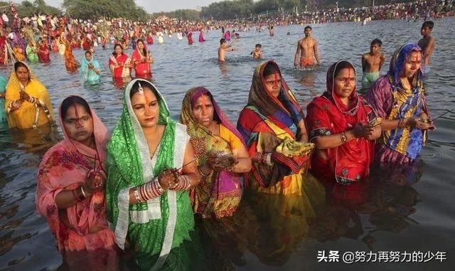 印度的恒河水葬真的对生活在恒河边的居民没有什么大的影响吗?印度政府部门允许这样的做法吗?