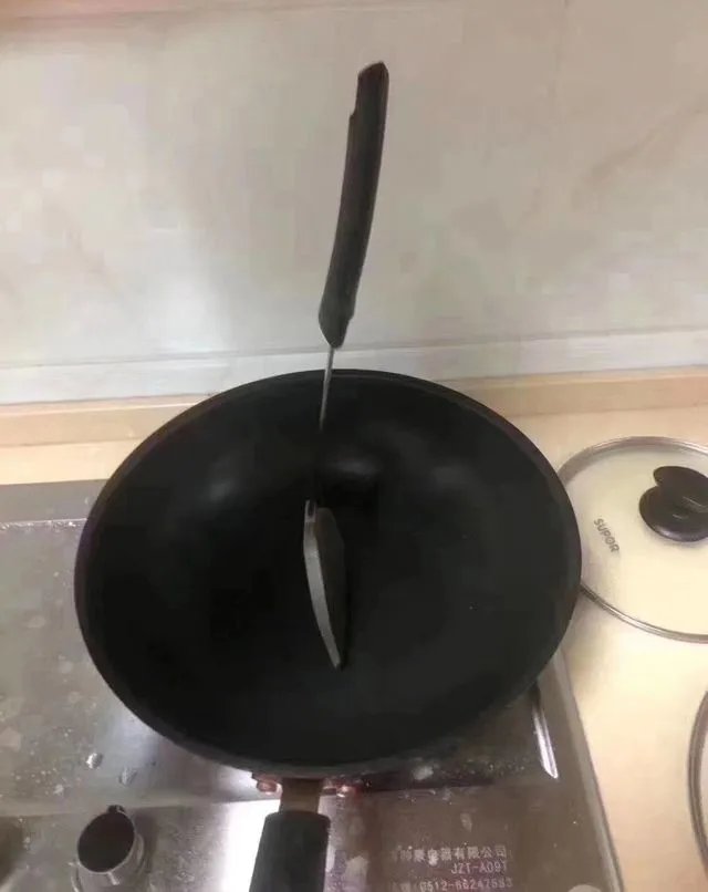 昨天“立扫把”，今天倒立上厕所？沙雕网友的脑洞有多大！