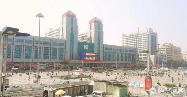 为什么高铁站给人的感觉普遍要比普通火车站的干净整洁让人心里舒服？