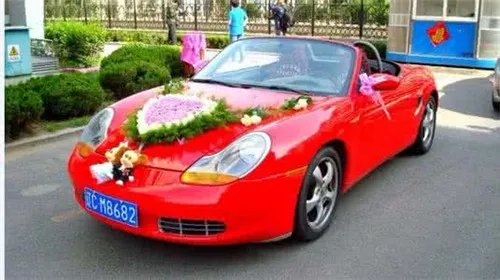 宝马7系婚车租赁价格一览表   新人租婚车需注意什么