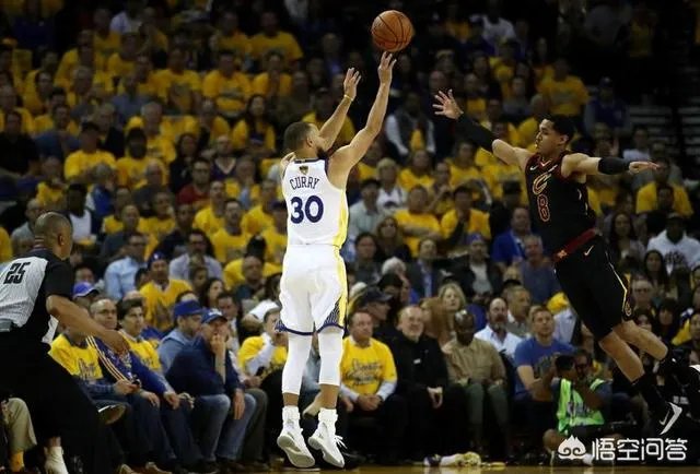 总决赛G1，怎么看裁判最后一次进攻犯规的吹罚，让骑士从天堂到地狱？