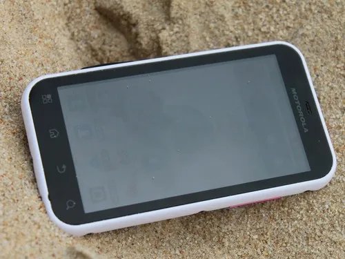 升至1GHz处理器 摩托罗拉Defy+不足2K