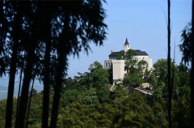 【莫干山民宿游学】探秘裸心堡等8大网红民宿的经营之道，学习7位行业大咖的民宿“真经”