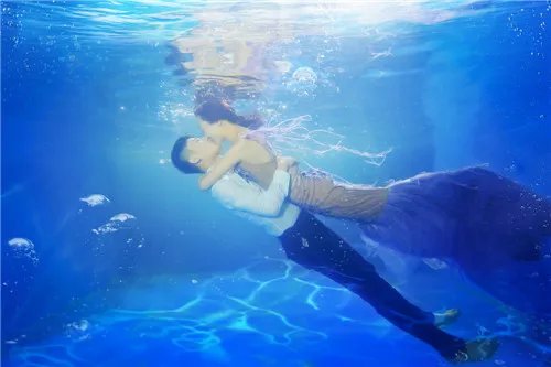 成都水下婚纱摄影多少钱  水下婚纱摄影怎么拍好看