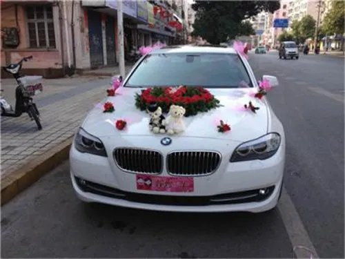 宝马7系婚车租赁价格一览表   新人租婚车需注意什么