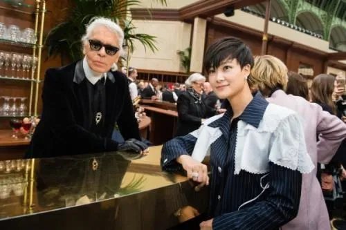 李宇春穿旗袍跳招财猫舞，李宇春的男粉丝多还是女粉丝多？