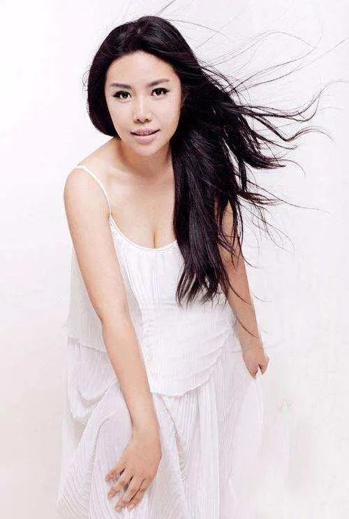 纪敏佳毕业于哪个大学？