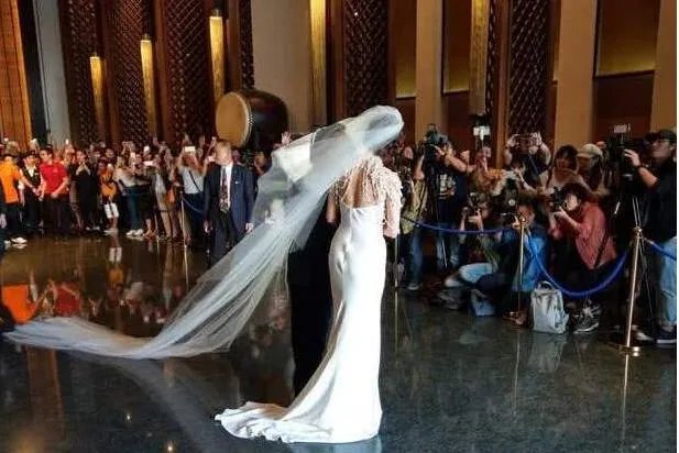 林志玲婚礼现场为什么哭成泪人？