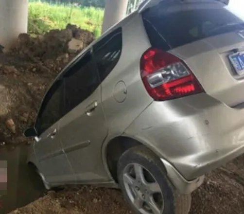 女司机深夜驾车被导航带进深水沟是怎么回事？