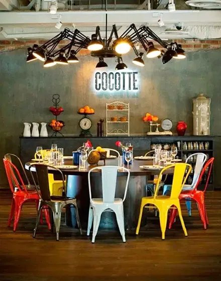 坐在工业风餐厅里吃饭，效果堪比主题餐厅