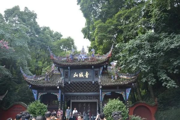 急求成都到青城山都江堰一日游的攻略