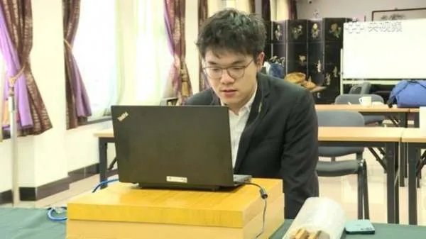 柯洁赢了申旻埈后，是不是很快就能拿到世界冠军了？