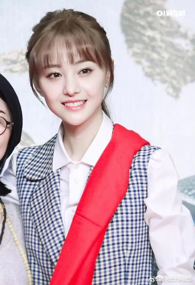 你们觉得郑爽与沈月谁最好看？