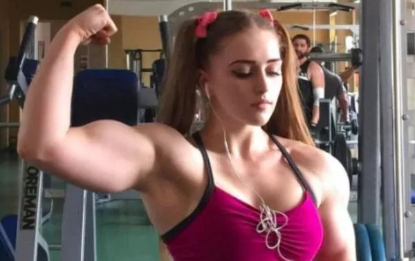 金刚芭比茱莉亚·文斯:身高165厘米,体重65千克左右