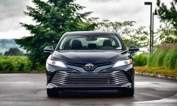 保时捷女司机怒扇男车主，男子秒回一巴掌，为何双方迅速和解？